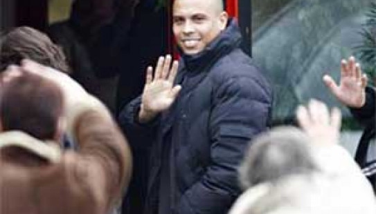 BRAZIL STRIKER RONALDO JOINS AC MILAN