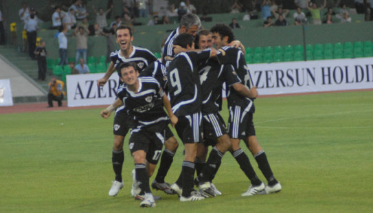 `Qarabağ` zirvədə qaldı